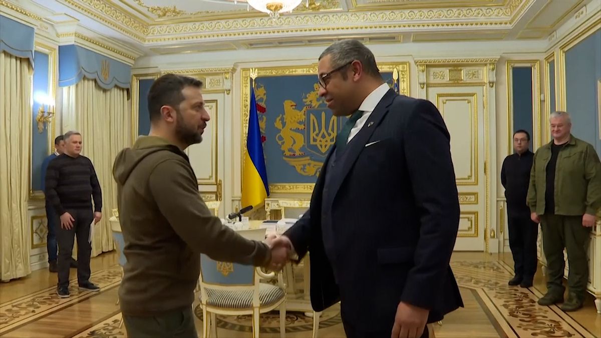 Šéf britské diplomacie navštívil ostřelovaný Kyjev